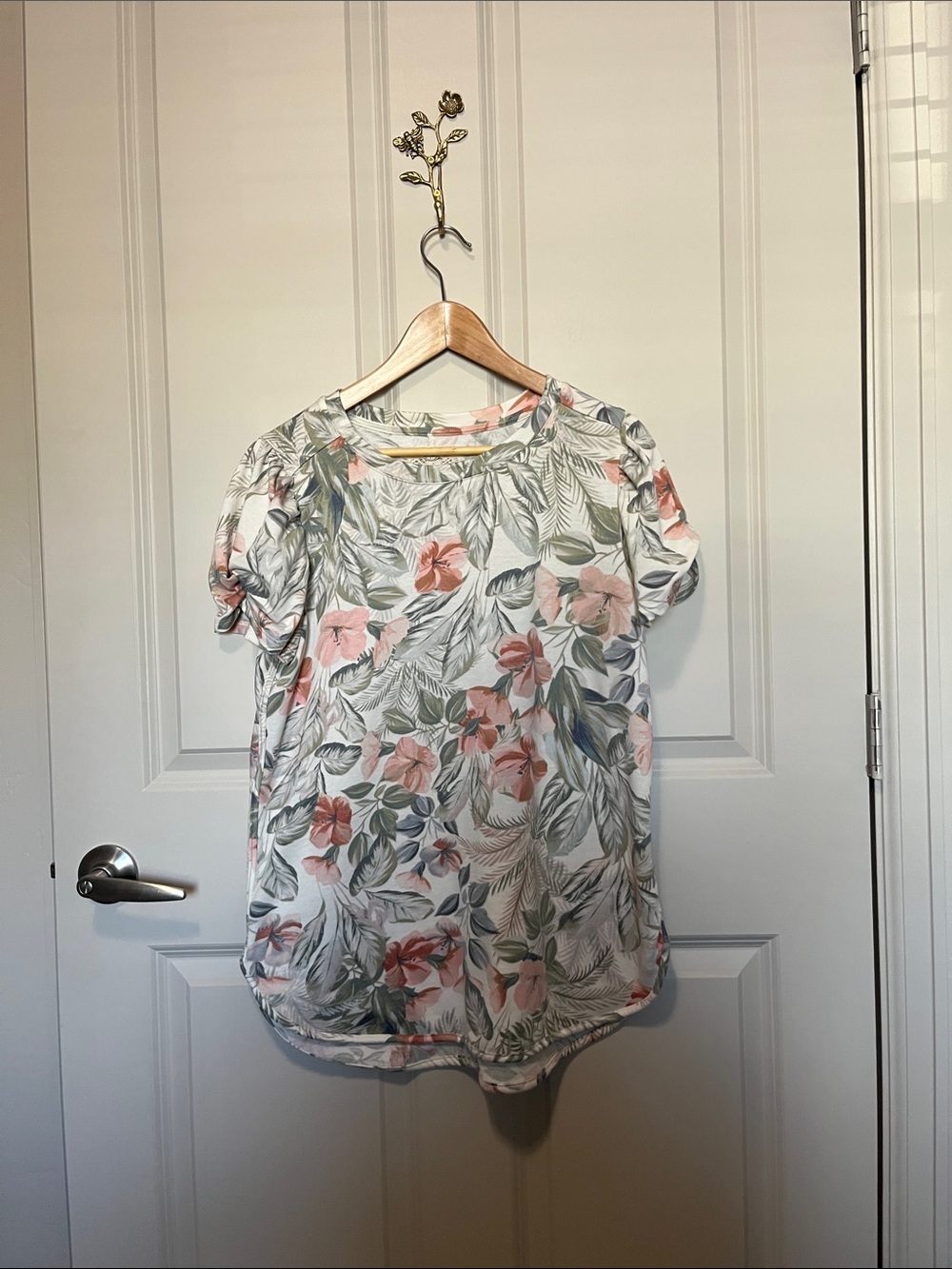 Cupio Ruched Short Sleeve Rounded Hem Shirt